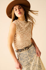 T-shirt romantique en dentelle à manches courtes beige