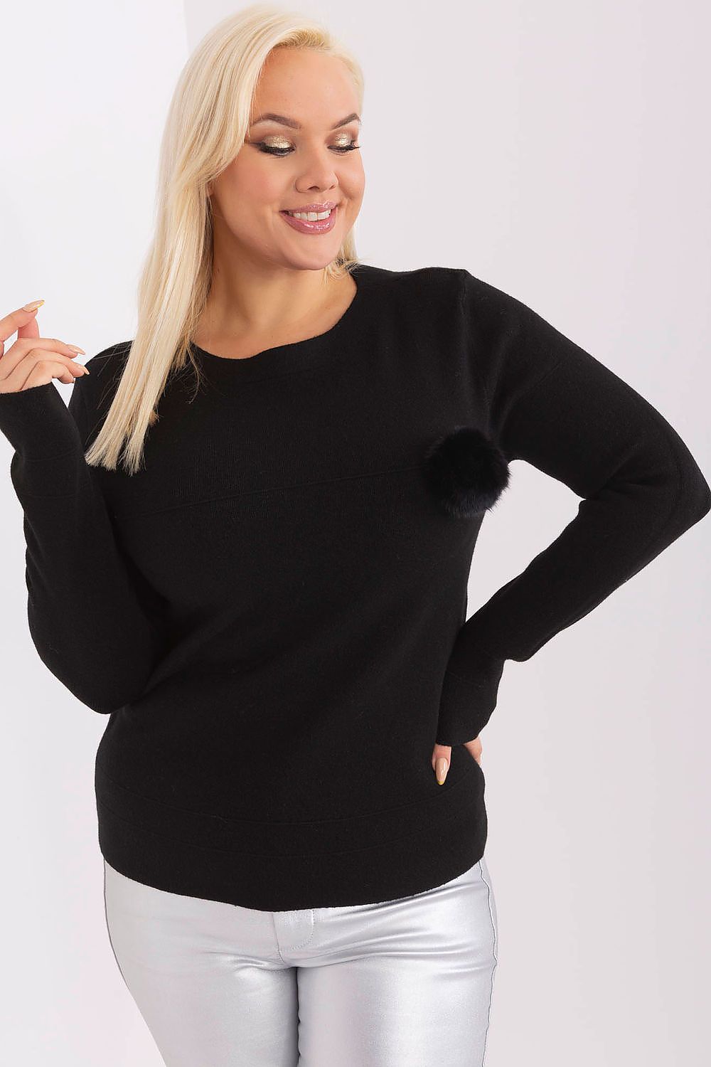 Factory Price Round Neck Plus Size Jumper with Pom Pom black -