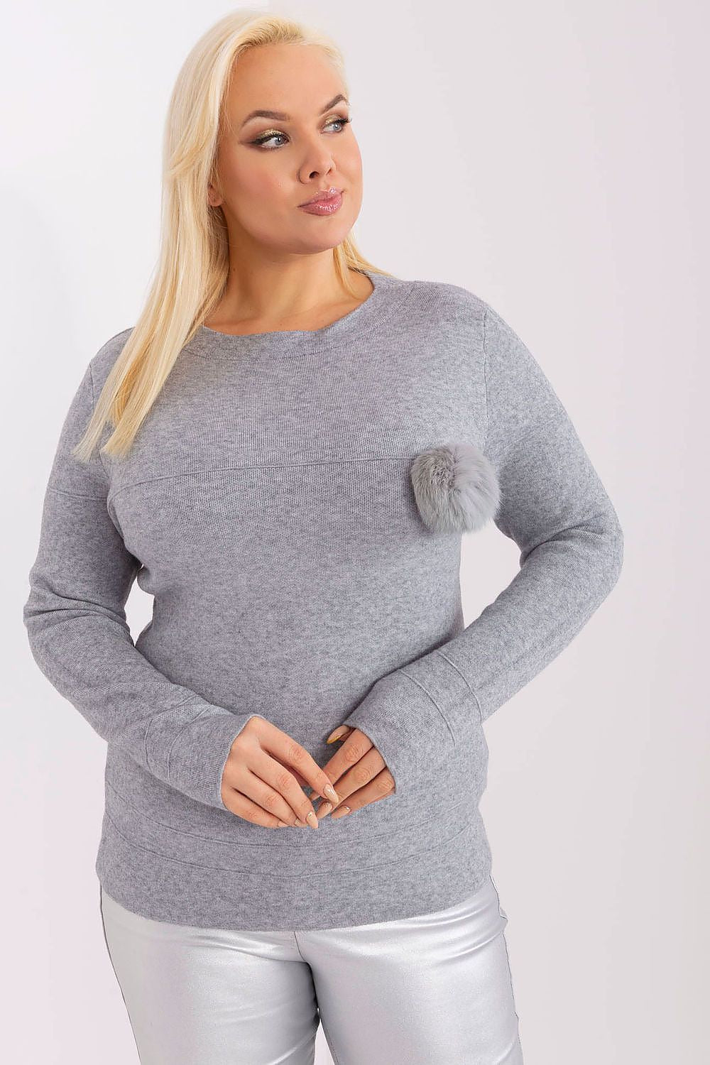 Pull col rond grande taille à prix d'usine avec pompon