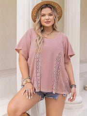 T-Shirt Plus Size com Detalhe em Renda, Gola Redonda e Manga Curta