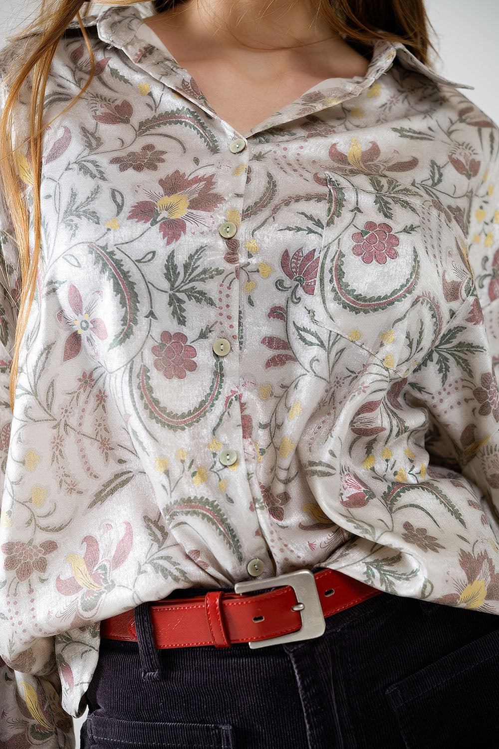 Satin blouse with flower print in grey - Shirts