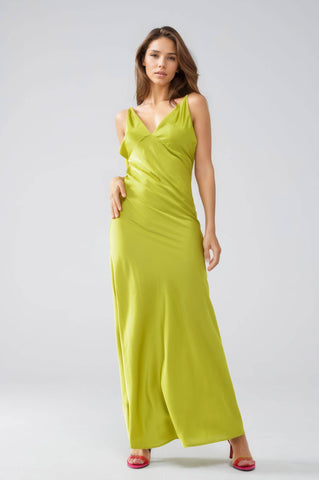 Vestido longo de cetim com alças finas em verde limão