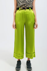 Calça de terno de cetim com pernas largas em verde