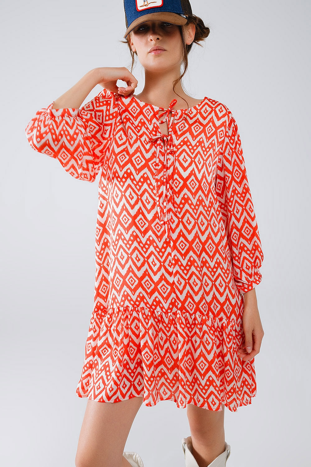 Short Dress With Tie At The Front Details in Ethnic Red Print - Dresses