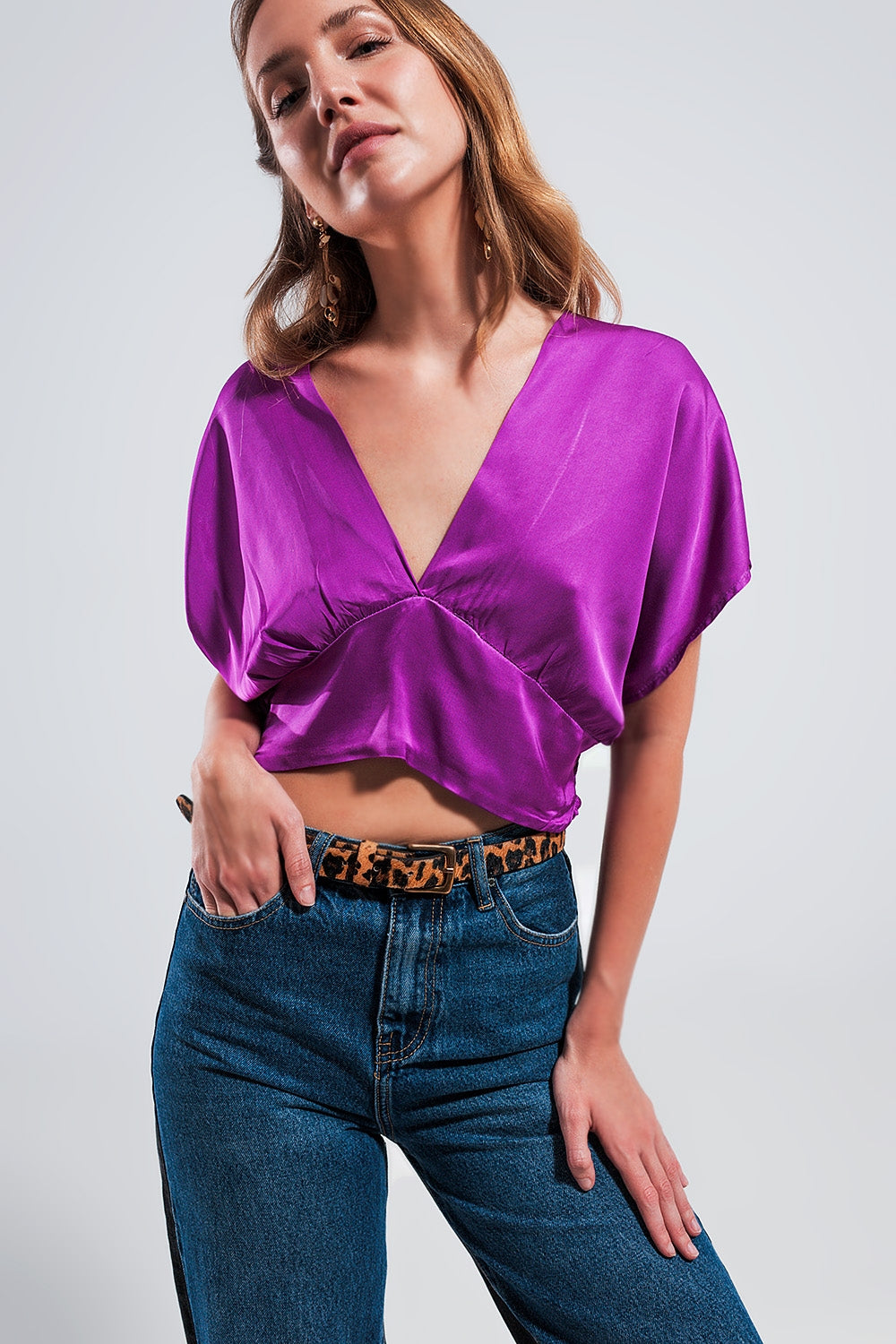 Short sleeve cropped satin top in fuchsia - Shirts