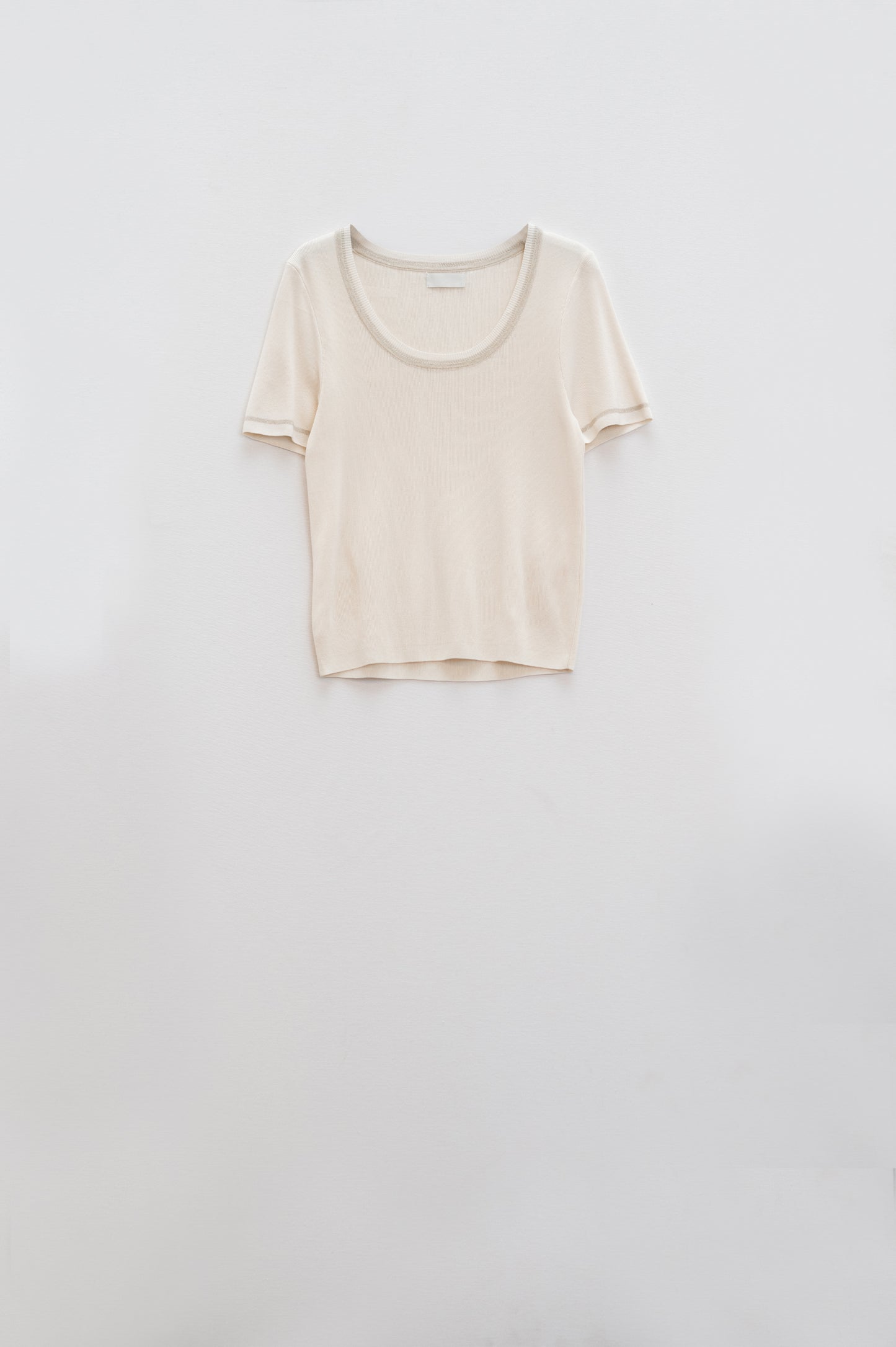 Short Sleeve sweater In beige With Silver Seam at Round Neck - T-shirts