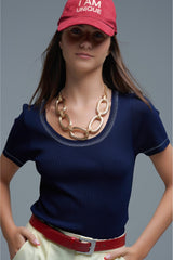 Pull à manches courtes bleu marine avec couture argentée au col rond