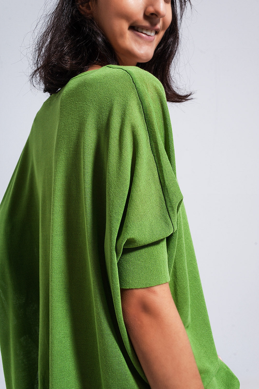 Short sleeve sweater in v neck in green - T-shirts