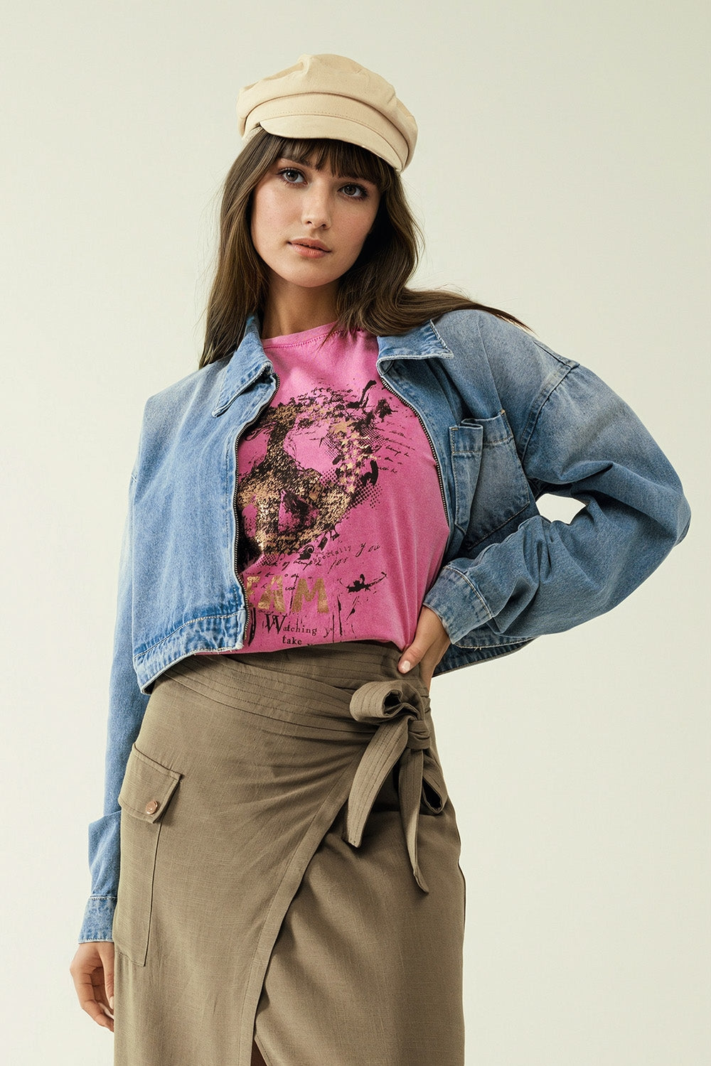 Short Sleeve T-shirt With Graphic Peace Sign Design At The Front In Fuchsia - T-Shirts