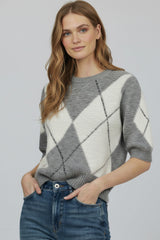 short-sleeved sweater with diamond print in grey and white
