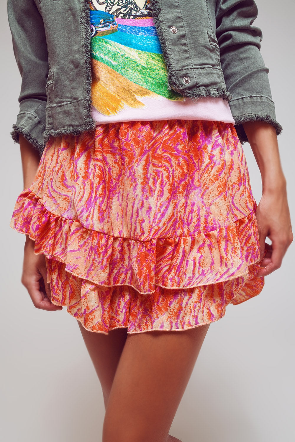 Shorts With Frilly Hem In Abstract Zebra Print In Orange And Fuchsia - Trousers