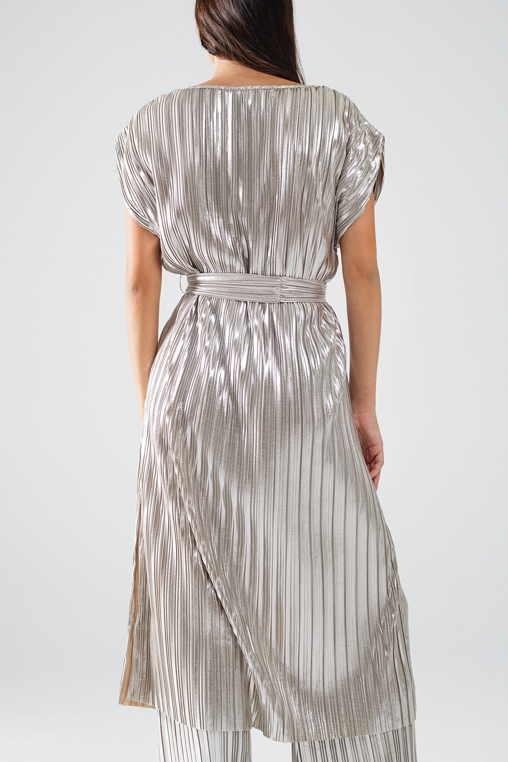 Silver Pleated Dress With Belt And Short Sleeves - Dresses