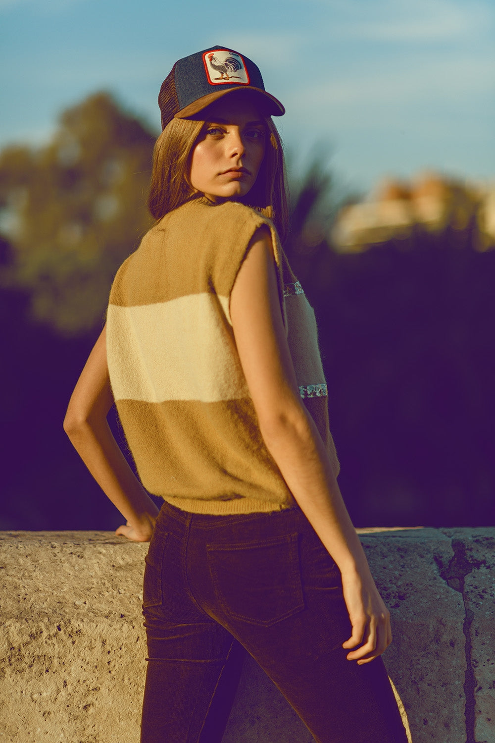 Sleeveless beige sweater with sequin detail - Tops