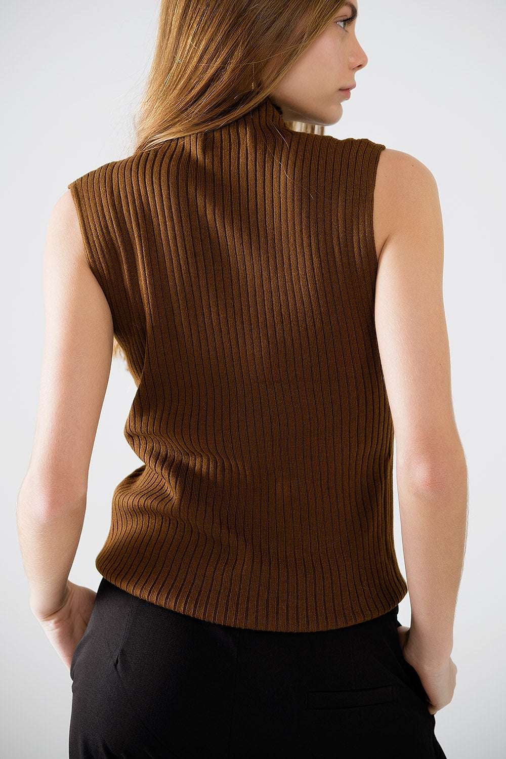 Sleeveless fine knit wool sweater in brown - Jumpers