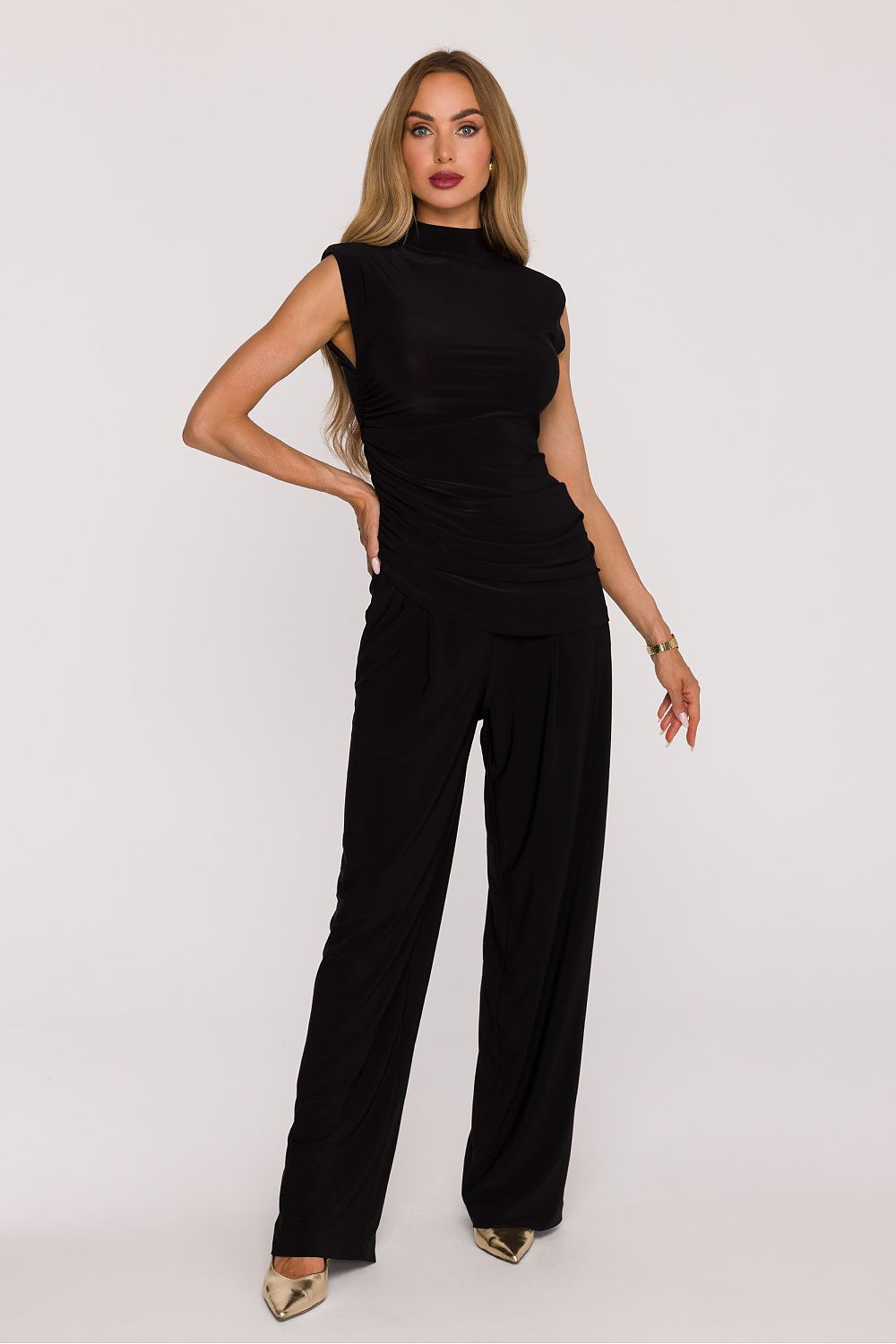 Moe smooth knit fabric set featuring a stylish black top and elegant wide-leg trousers