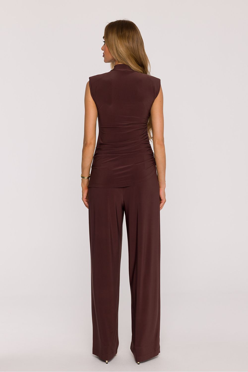 Moe smooth knit fabric set featuring a sleek top and wide-leg trousers in a rich brown shade