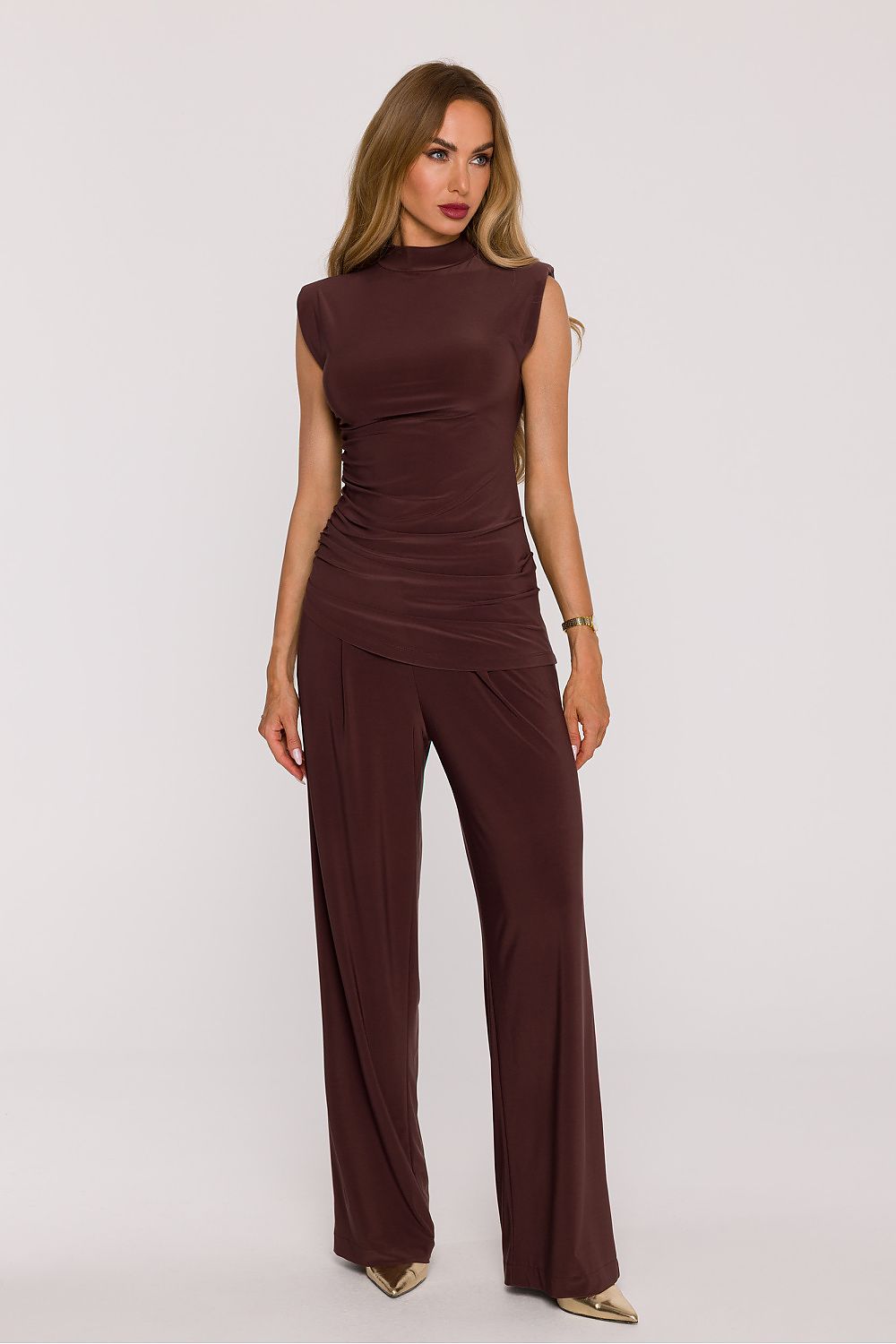 Moe smooth knit fabric set in rich brown, featuring a sleeveless top and wide-leg trousers