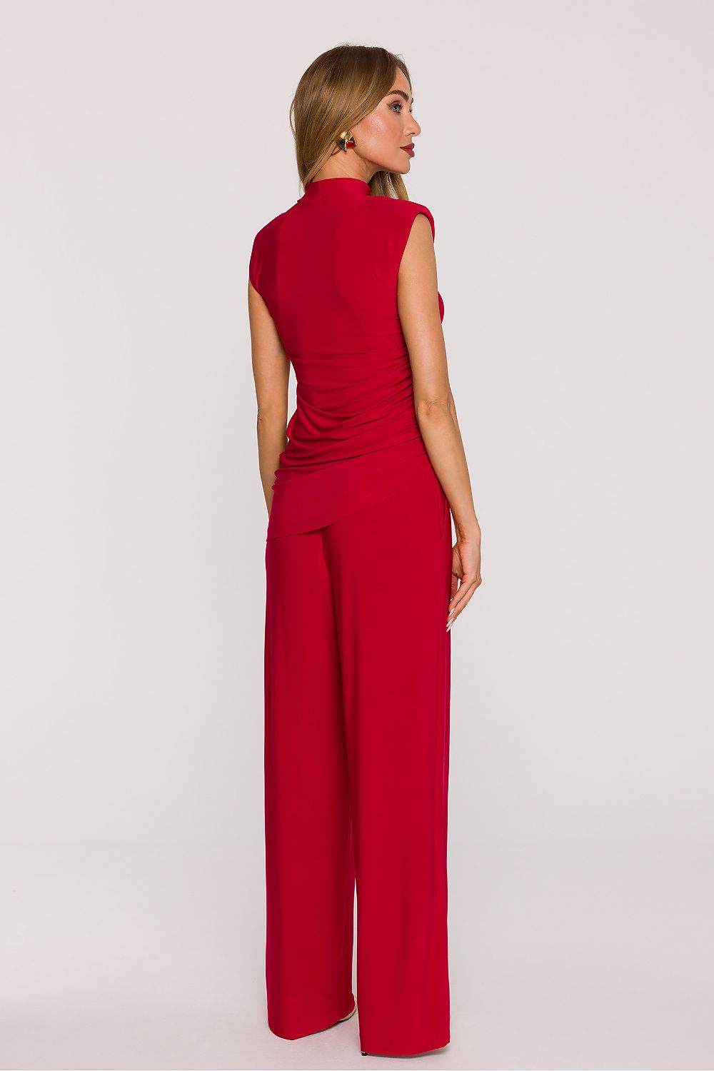Moe smooth knit fabric set in red featuring a fitted top and wide-leg trousers
