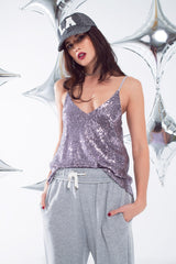 Top de alças finas com decote em V profundo em lantejoulas prateadas