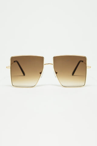 lunettes de soleil carrées et minimalistes