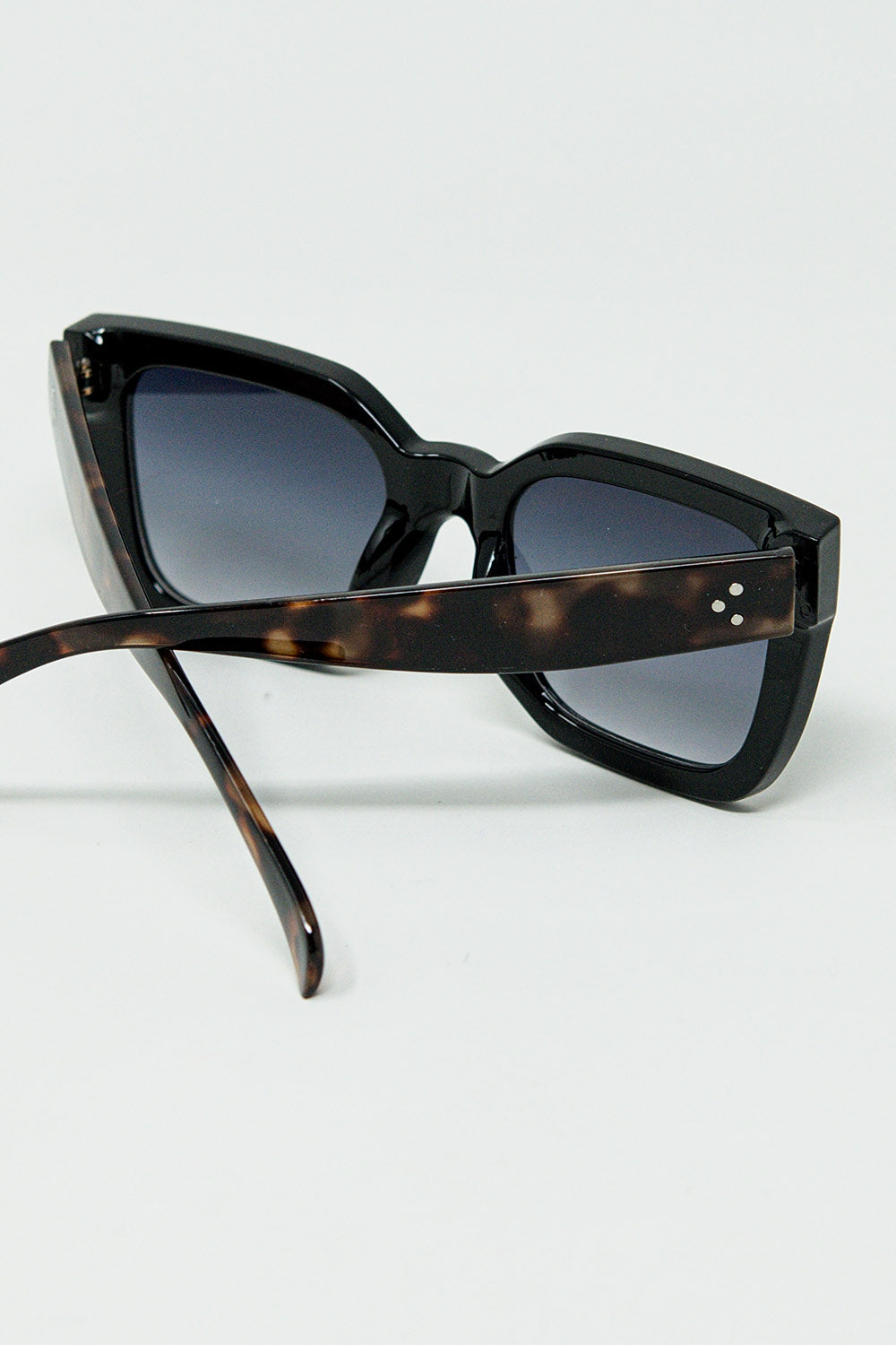 Square sunglasses with animal print on the side - Sunglasses
