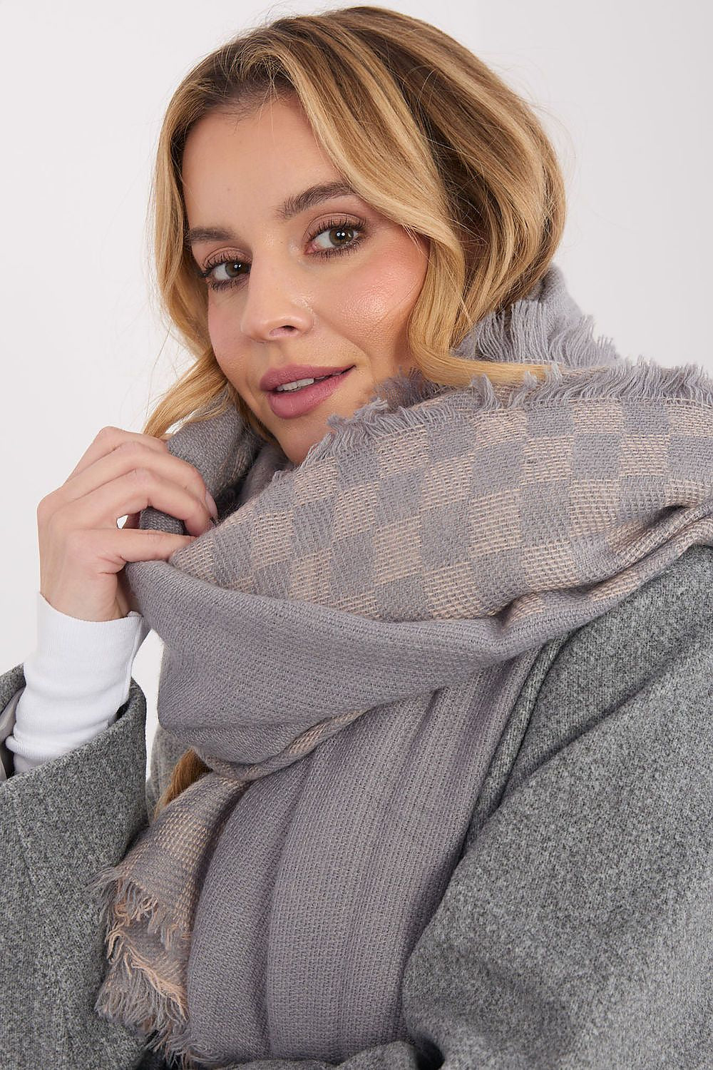Stylish Winter Shawl Wrap for Trendy Outfits - Scarves