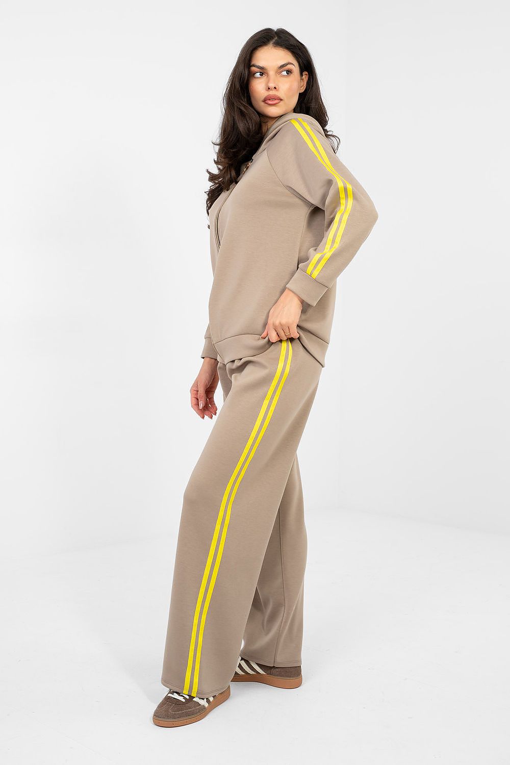 Stylish Women's Tracksuit Set for Casual Wear - Jackets