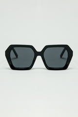 Sunglasses with geometric frames in black