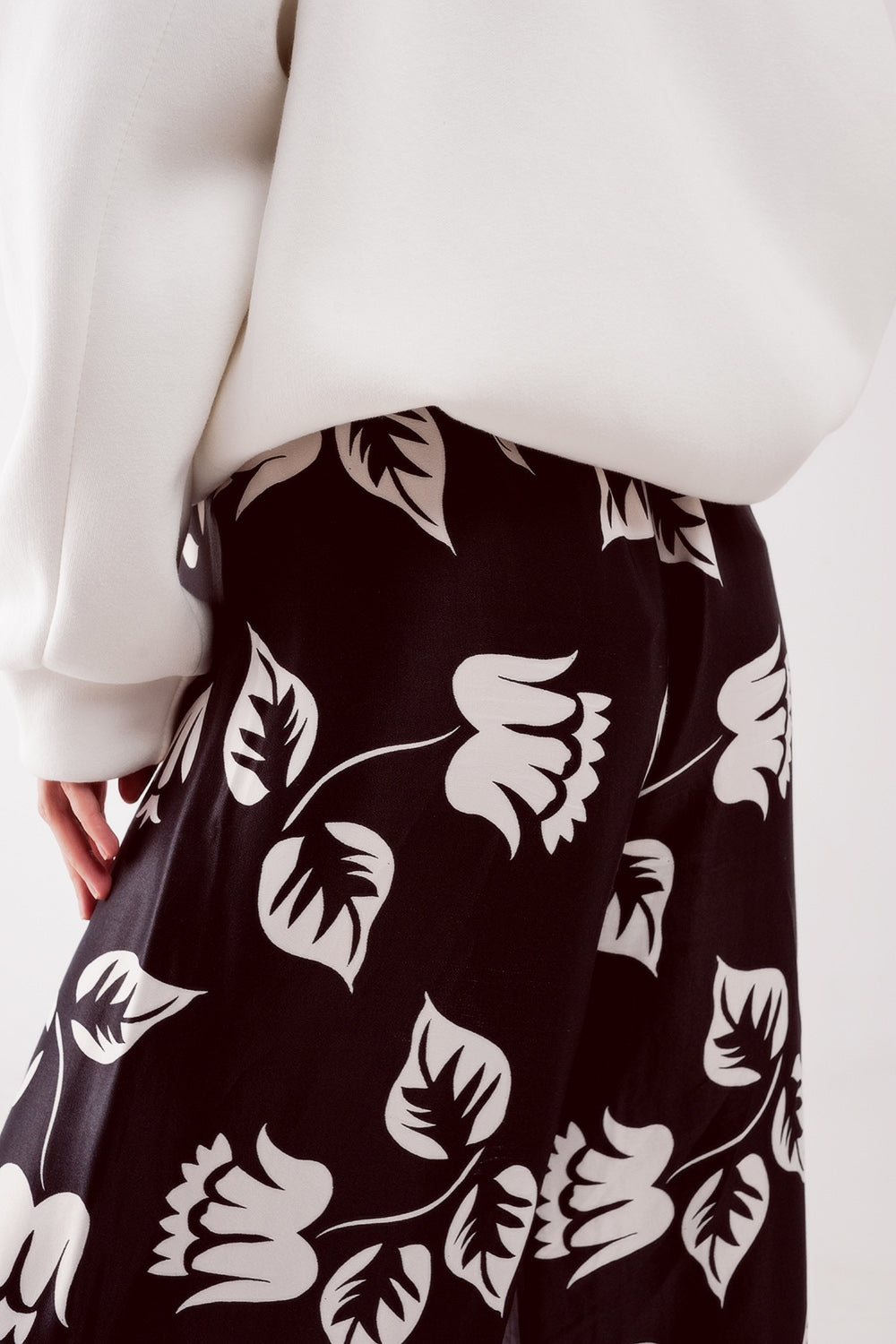 Elasticated super wide leg pants in black - Trousers