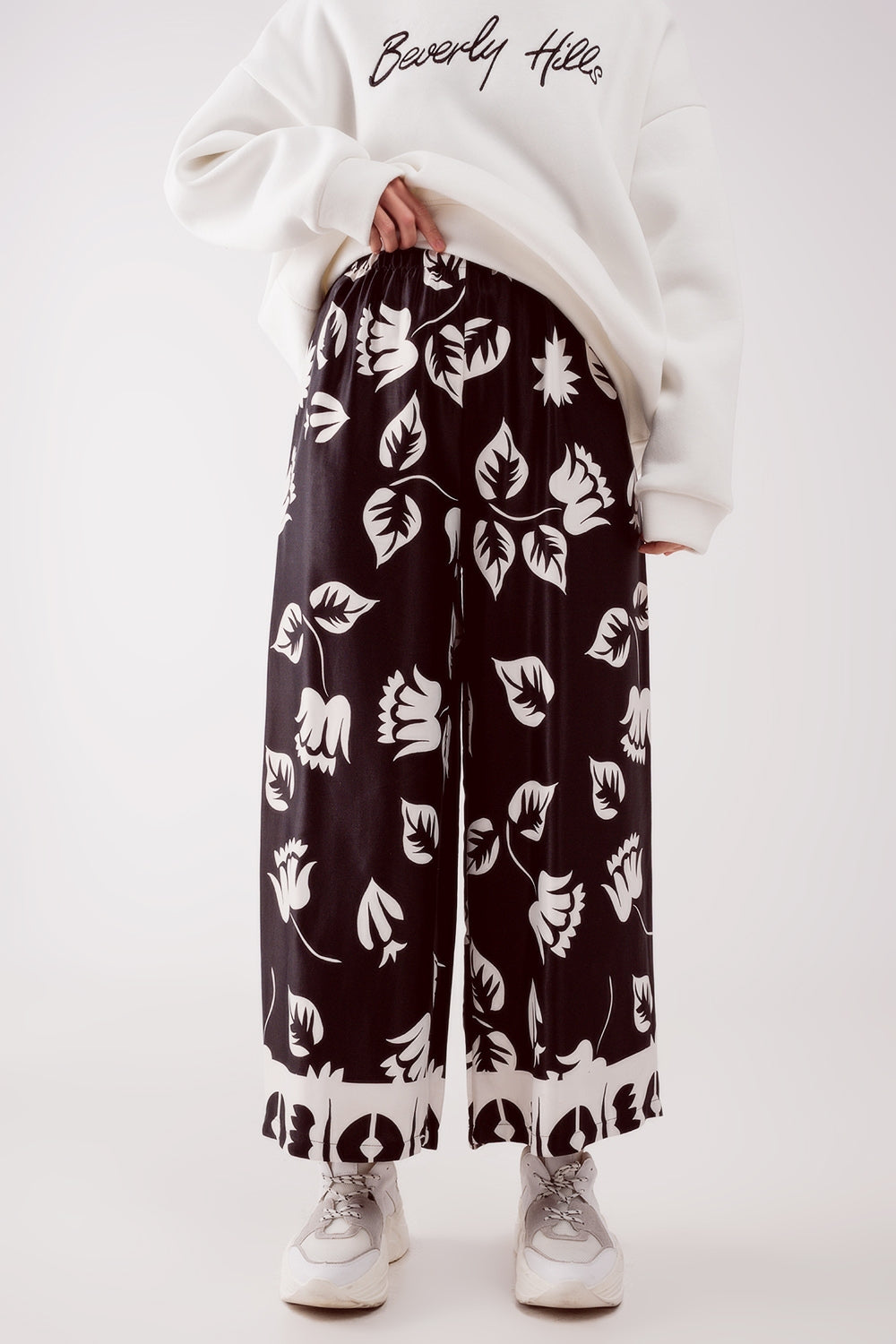 Elasticated super wide leg pants in black - Trousers