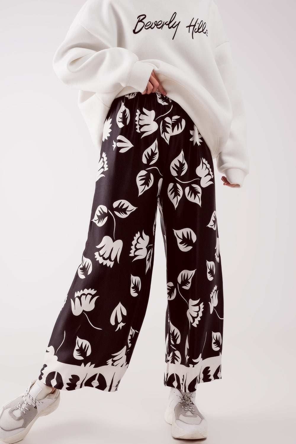 Elasticated super wide leg pants in black - Trousers