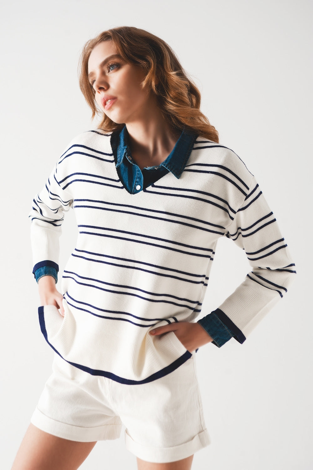Sweater in white with navy stripe - Jumpers