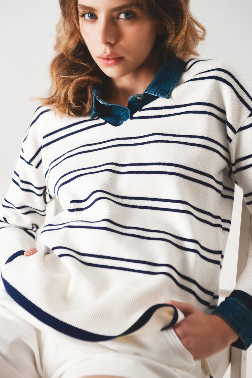 Sweater in white with navy stripe - Jumpers