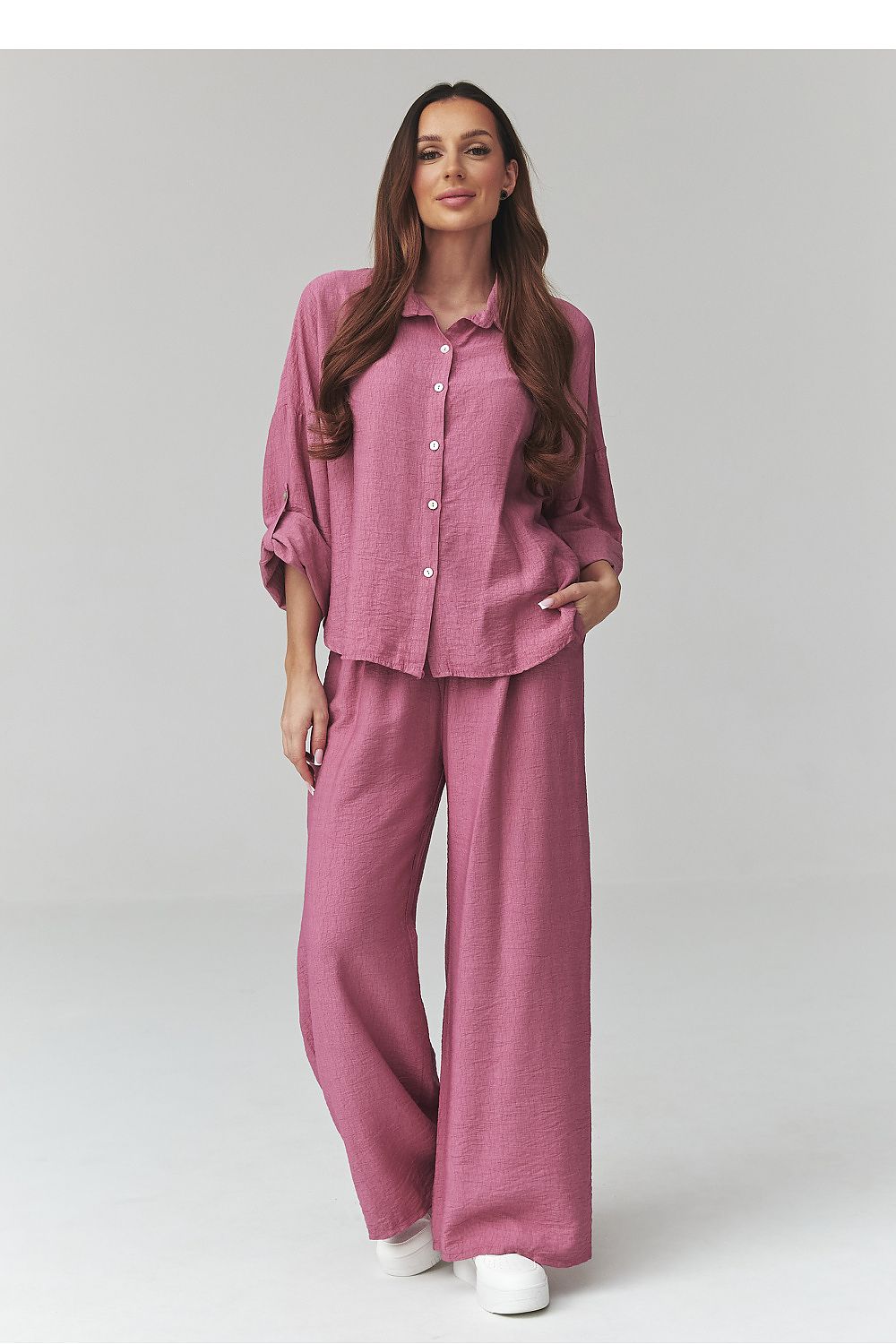 Makadamia outfit set in trendy shades featuring a pink oversized shirt and comfortable wide-leg trousers