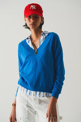 pull en maille fine à col en V en bleu