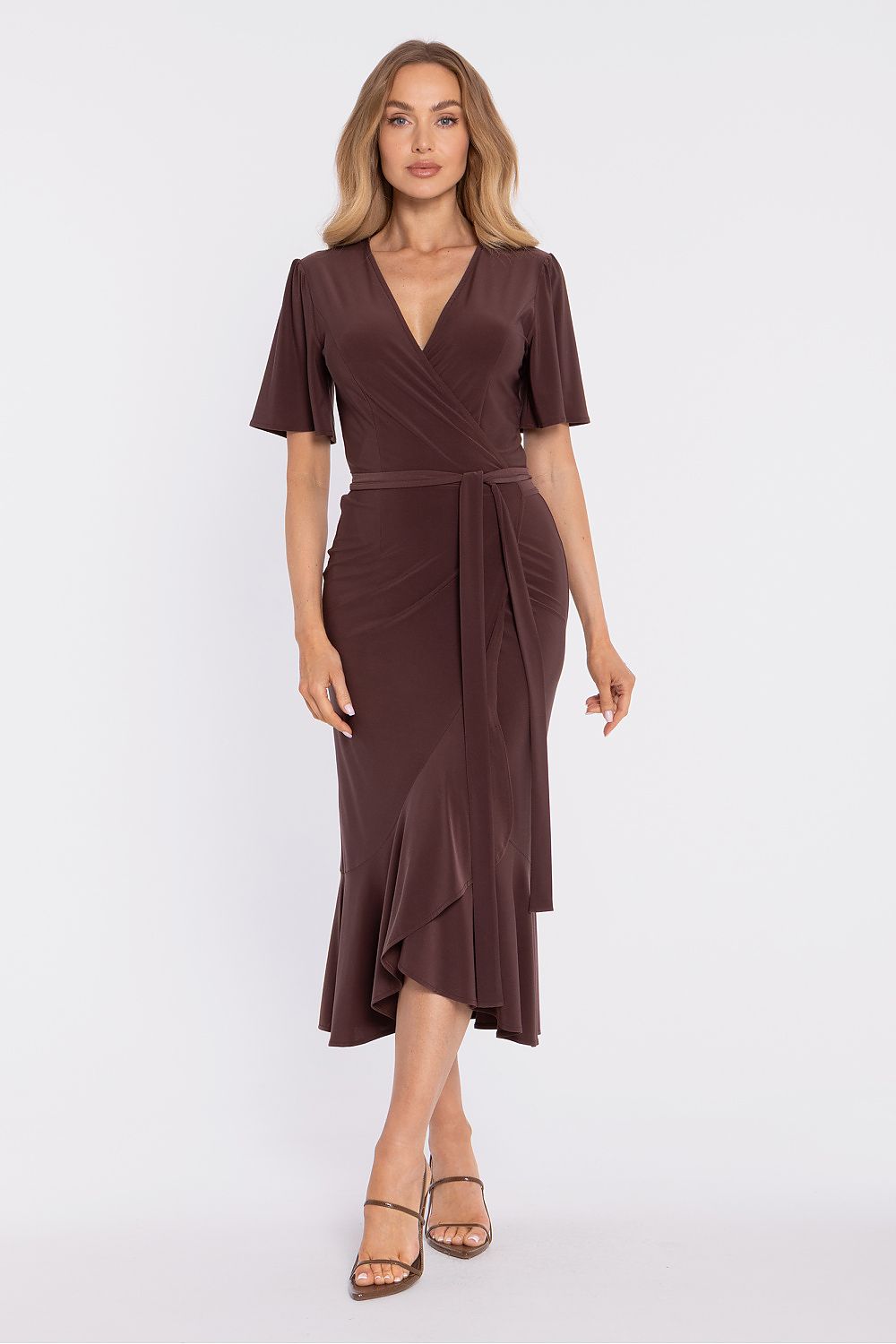 Moe midi daydress in brown with a wrap design and flared hem, perfect for casual outings