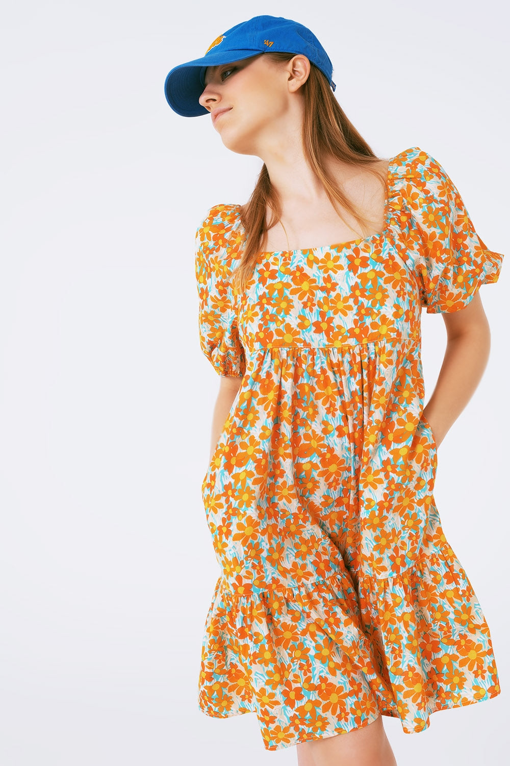 Vestido corto amplio estampado de flores y mangas abullonadas - Dresses