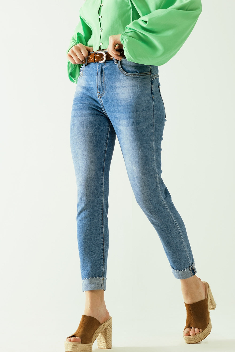 Washed effect push-up jeans with five pockets and hem - Jeans