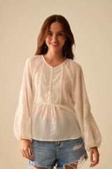 blusa branca em chiffon com bordado nas mangas