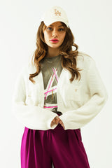 Cardigan branco de manga comprida com fecho de botões e bolsos frontais