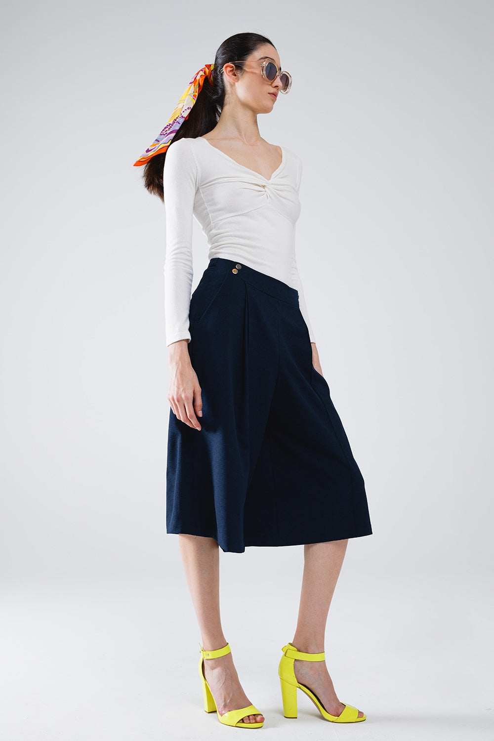 White Long Sleeve Shirt With Knot Detail and V-neck - Jumpers