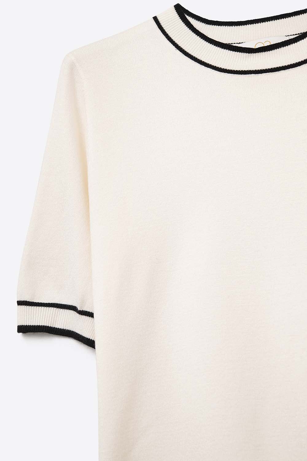 White short sleeve sweater with black line detail -
