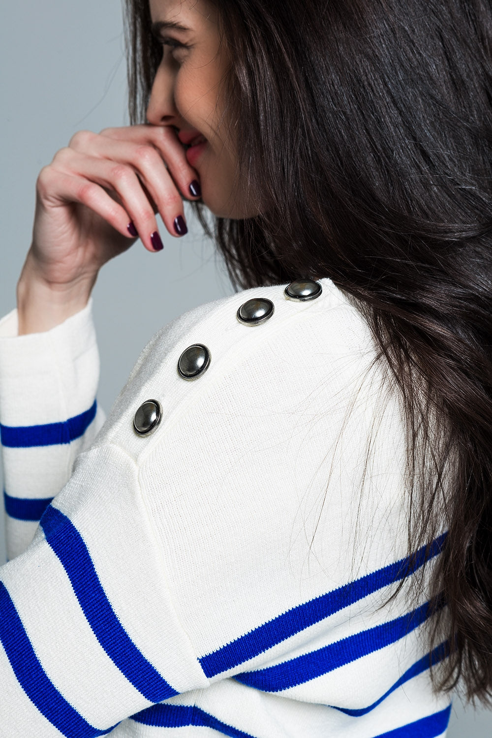 White sweater with buttons on shoulders and blue stripes - Jumpers