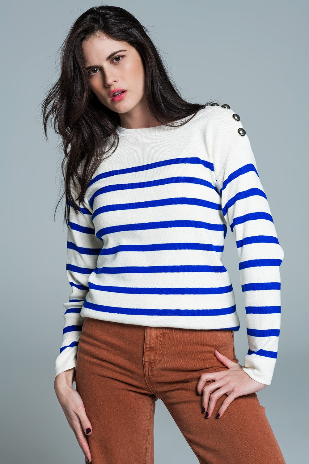 White sweater with buttons on shoulders and blue stripes - Jumpers