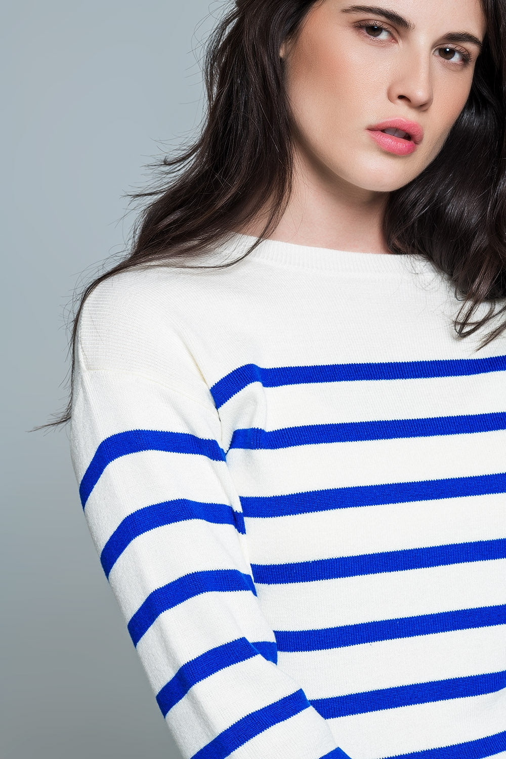 White sweater with buttons on shoulders and blue stripes - Jumpers