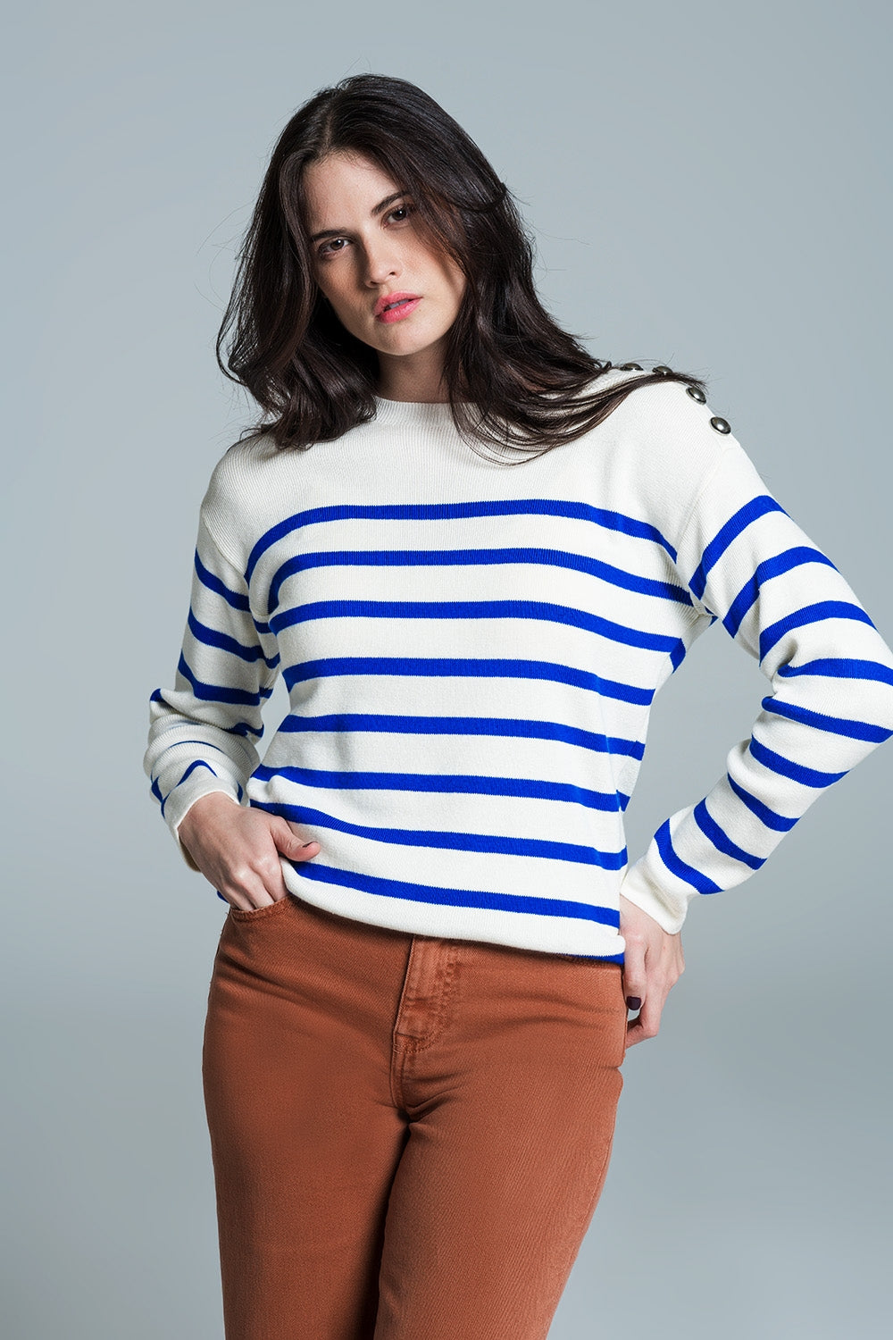 White sweater with buttons on shoulders and blue stripes - Jumpers