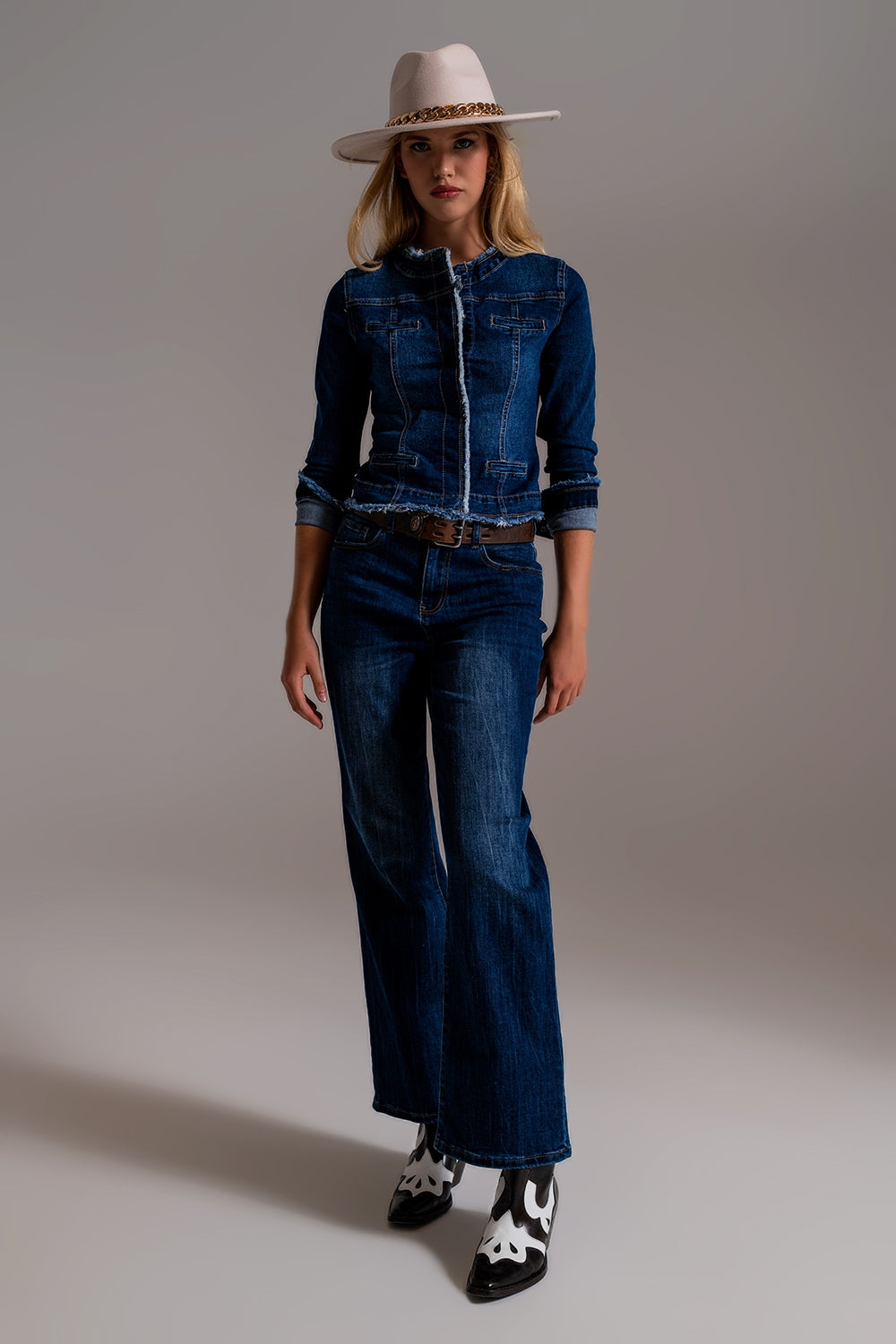 Wide Leg 70`s Jeans in Mid Wash Blue - Jeans