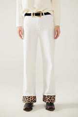 Pantalon large couleur crème avec imprimé léopard en bas