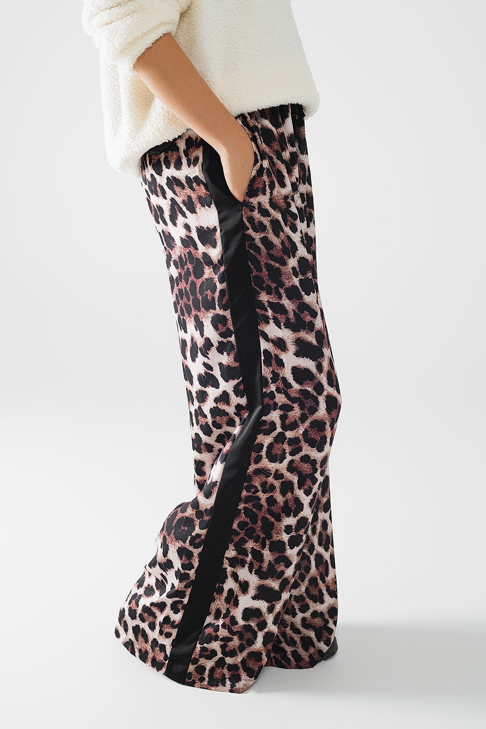 Wide leopard pants with satin side stripe - Trousers
