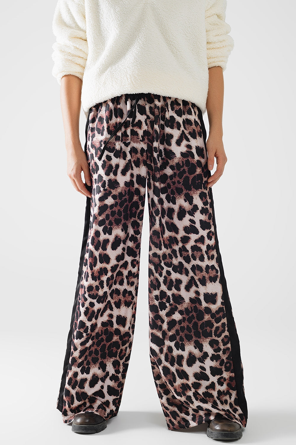 Wide leopard pants with satin side stripe - Trousers